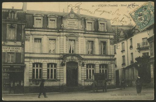 La façade de l'hôtel des Postes et Télégraphes, situé place des Acacias / V.G. phot. (vue 2).